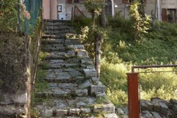 Frazione Nocco - Scorciatoia in sasso